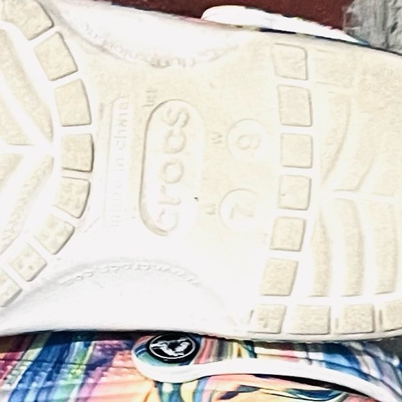 EUC CROCS Pastel Swirl Pattern Slip-ons. Men’s 7. Women’s 9. - Picture 8 of 8